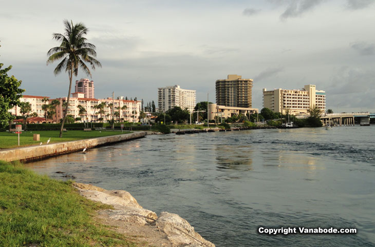 picture of hotels along inlet in boca raton