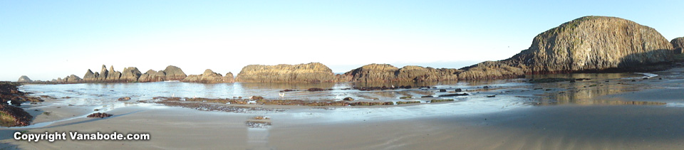 california to oregon coast rocky beach picture