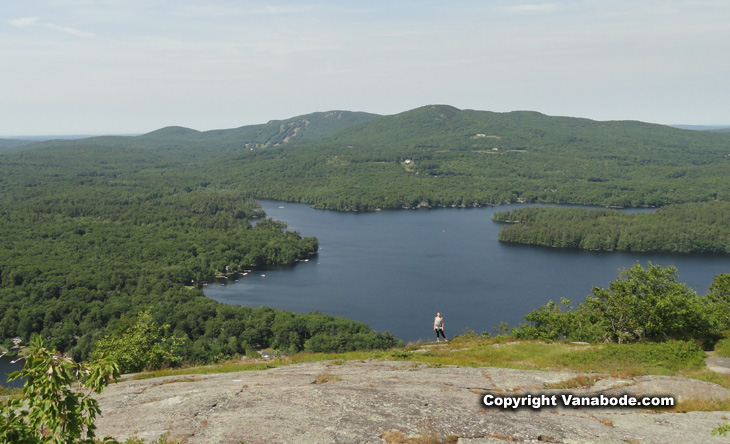 picture at top of Maiden Cliff hike in Camden Hills Maine