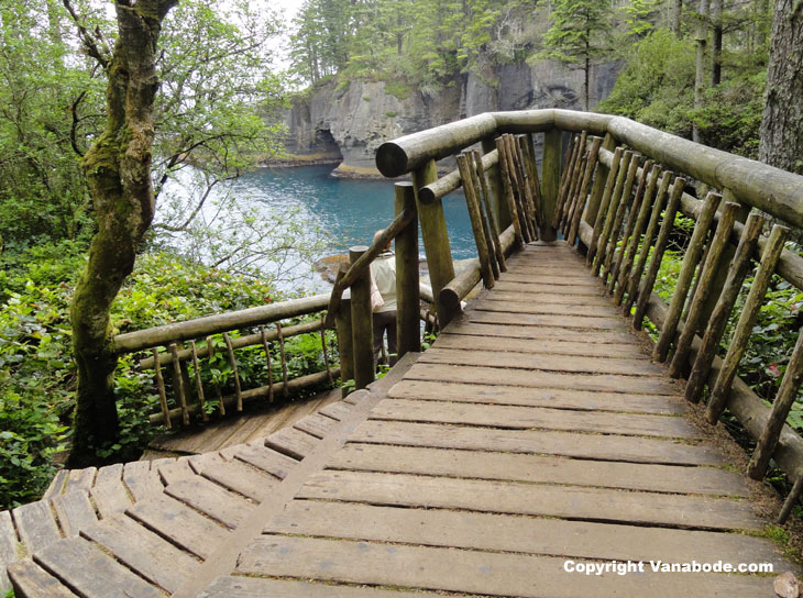 picture of observation deck over cape flattery in washington state