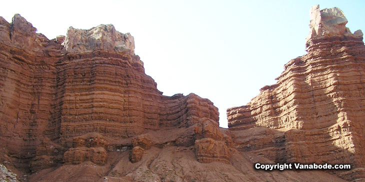 picture of capitol reef chimney rock