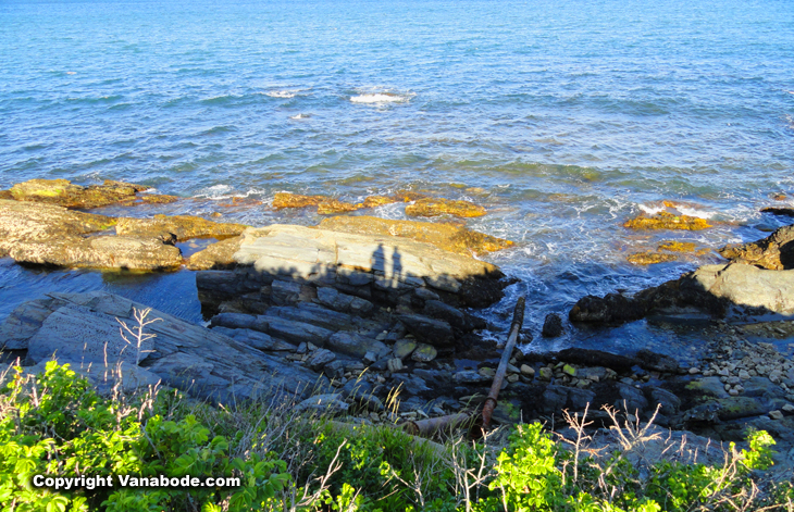 Jason and Kelly shadows on cliff walk in rhode island