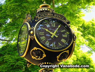 victoria avenue sign clock