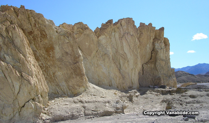 picture of death valley canyon