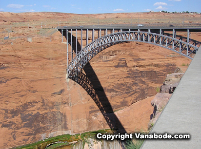 picture of bridge at glen canyon dam lake powell utah arizona