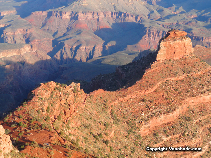 grand canyon ariel view of hikers