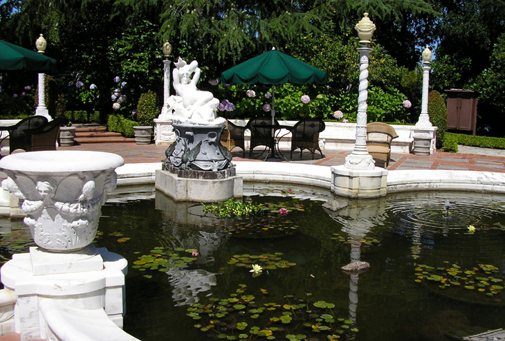 picture of pond at heast castle