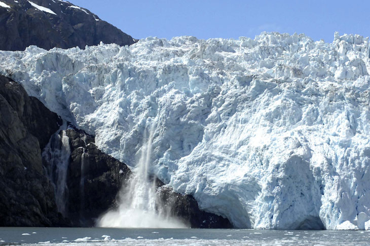 picture of holgate glacier in kenai fjords national park alaska