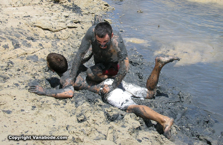 picture of fighters in mud at lake powell