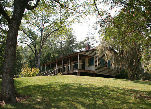Mount Locust Historic Inn at mile marker 15.5 on the Natchez Trace Parkway
