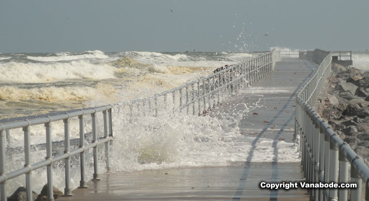 picture of high waves at ponce inlet