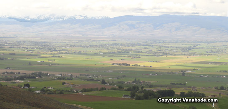 mountain and valley view entering prosser washington picture