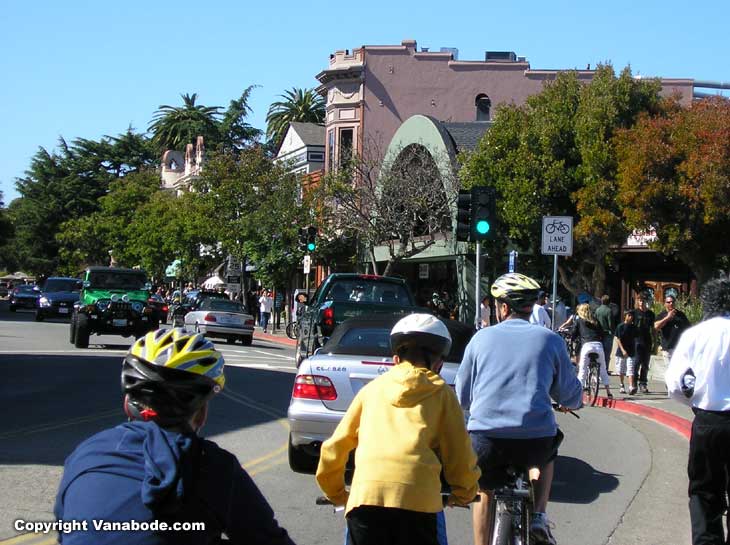 shows crowded busy streets of saualiot california, bikers, walkers, vendors and cars