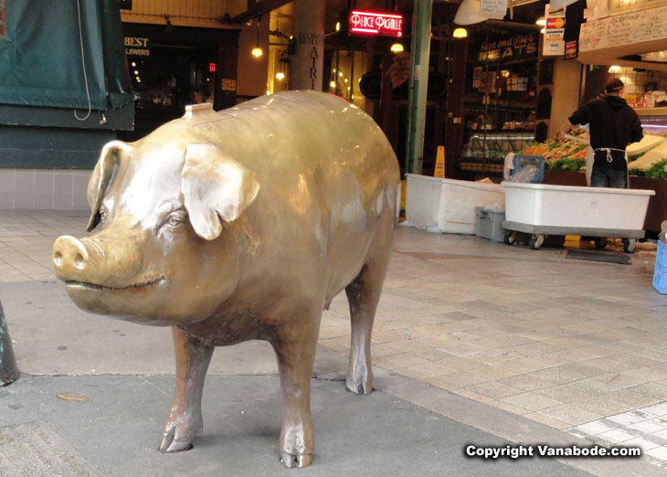 picture of pike place pig in seattle washington