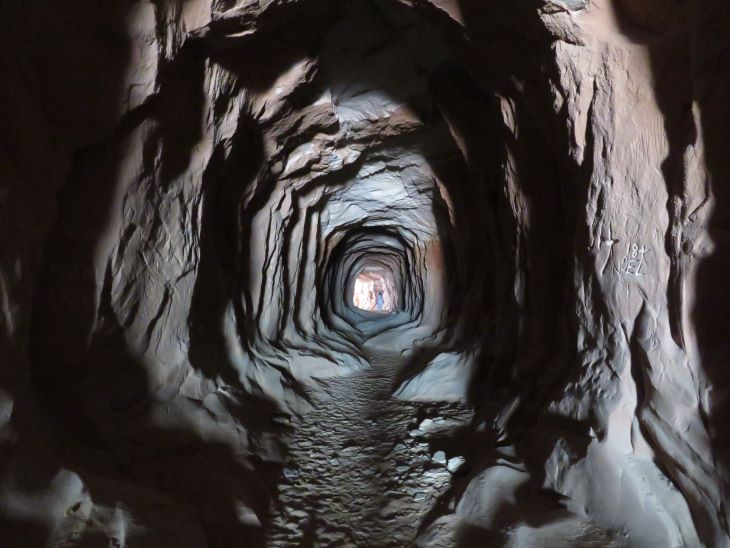 utah twin hollows cave hiking