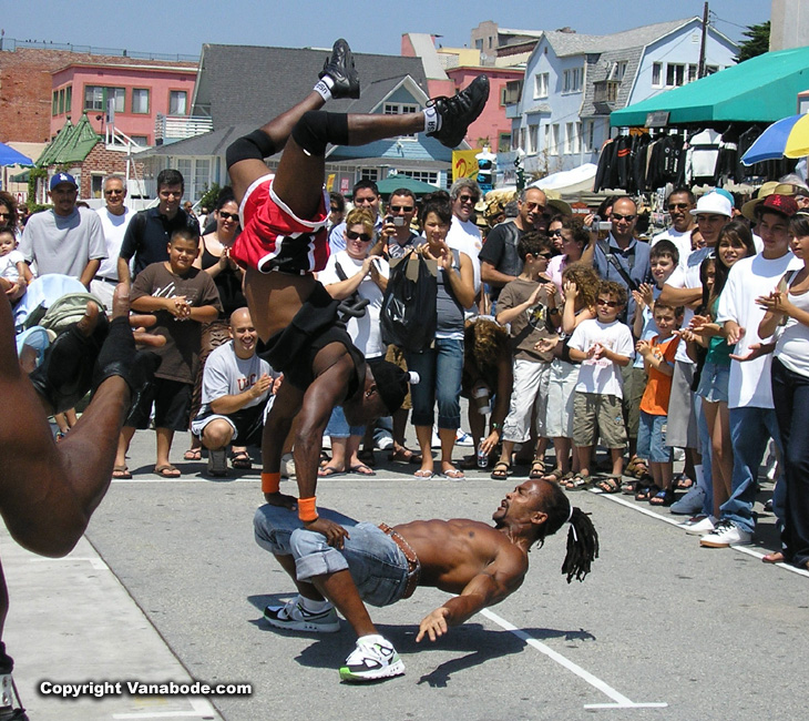 santa monica venice beach street performers picture