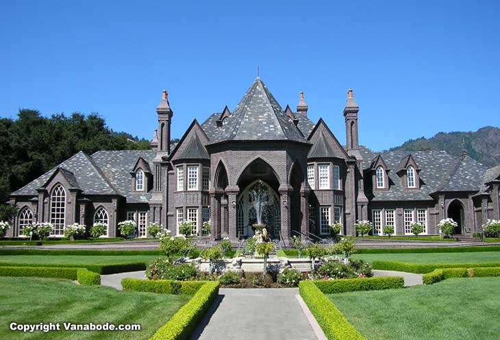 Wineries are spectacular through this area and visiting is free Sonoma California
