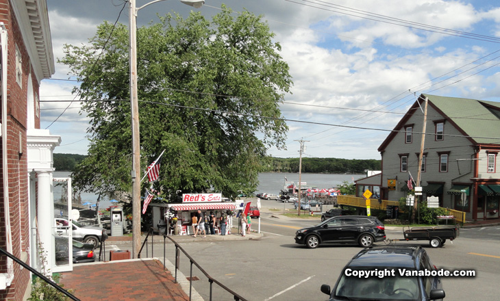 picture of main street in wiscasset maine