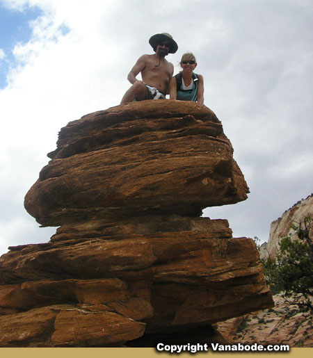 zion canyon overlook hikers picture