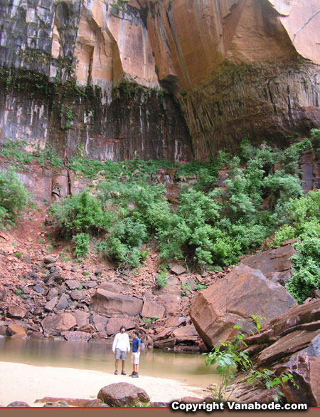 upper emerald pools picture